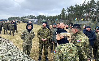 Prezydent i minister obrony narodowej obserwowali ćwiczenia wojskowe na poligonie w Orzyszu Prezydent i minister obrony narodowej obserwowali ćwiczenia wojskowe na poligonie w Orzyszu